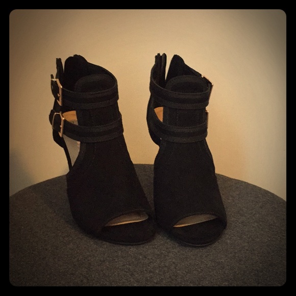 LC Black Vixen Heels - Picture 1 of 5